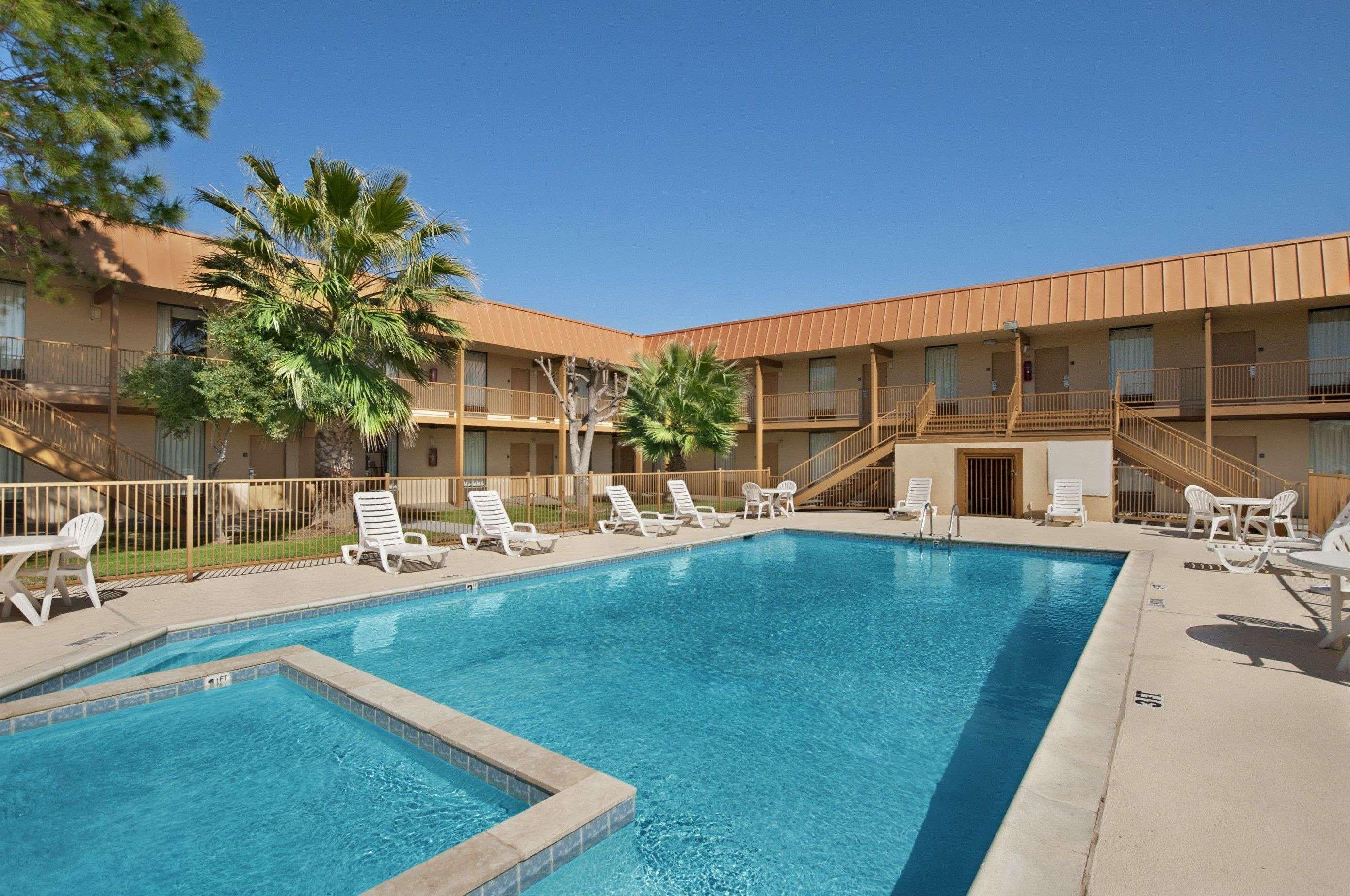Days Inn By Wyndham Burleson Ft. Worth Luaran gambar